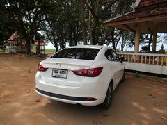 今回のレンタカーはマツダ2。おそらく輸出用モデルなのでしょう、日本でいうところのデミオベースなのかな。アイドリングストップ・プッシュスタート・オートライト・オートワイパーなど過去サムイで乗ったレンタカーでは一番装備がよかった気がします。

 