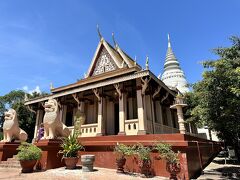 　どうやら無事着いたようです。倍くらい時間がかかってしまったよ。Google mapsさんを開こうかとも思ったけど、昨日のブリティッシュ・ジェントルマンの忠告を思い出したのと、またまたグルグル・マップになりそうなので紙地図にしました。最初の一歩から違った方に進んでしまうようなわたしにはアナログもデジタルもさして差はないし…。