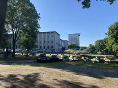 国立博物館の裏手には軍事航空博物館の残骸が。どこかへ移転してしまった（移転中？）そうです。