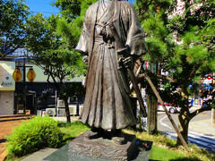 公園内にある龍馬像(一番新しい像)　柔和な顔立ちと思います