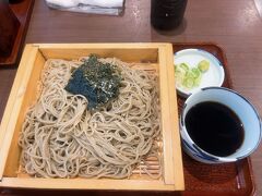 福井で有名なのは越前そばなんですが、大根おろしは苦手なので、敢えてざるそばを注文。　めちゃくちゃ美味しかった!　ちなみに、周りのお客さんはかなりの割合で玉子上かつ丼+ミニ越前そばのセットを食べてました。　セットのミニそばでざるそばも選べるならそっちを注文したかったのですが、冷たいのは越前そばしか選べなくて残念…。　9月まで有効の、そば食べ歩きクーポンを使い切れて良かった!

ちなみに、この時食べ損ねた玉子上かつ丼をやっぱり食べたくて(笑)、その後また北陸ドライブに出かけた時にこのお店をリピしてますw　