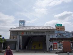 豊川駅の東西出口を結ぶための通路も兼ねているようです。