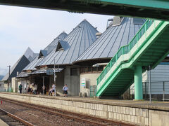 けっこうな規模の駅舎みたいです。