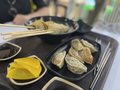 仁川空港到着後、空港でお昼を食べました。思ったより早く入国することができて良かったです。ランチの場所はSchool Foodというフードコートで。
