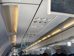 8/7ベトナム航空　ホーチミンSGN 7:00発→8:20ダナンDAD着
乗換2時間弱。国際線ターミナルから国内線ターミナルへ移動してベトナム航空のカウンターに着いた時には、乗る便のチェックイン締切のため、カウンターはすでにクローズでした。涙。
しかし、どうにか乗せてもらう事に。ベトナム航空感謝です。

ベトナム入管、税関を出てから乗り継ぎカウンターのここまで、スーツケースを転がし死ぬほど走った！