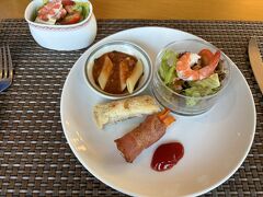 ホテルに戻り、１５時から１７時のカクテルタイム(Happy Hour)で一休み。
スパークリンクワインがあるのが嬉しい。
ソフトドリンクに炭酸しかないのがなぁ…。残念だけど。