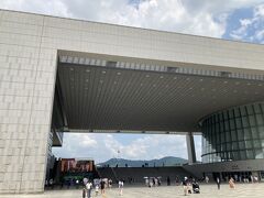 午後は初めて国立中央博物館にきました。展示充実なのに無料、テーマ展示はメソポタミア　中国　日本　インドでした。残念だけど日本人の方は少なかったです。。