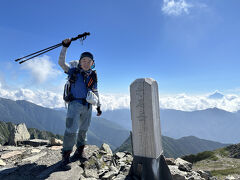 9:08　日本百名山５２座目＜赤石岳＞登頂。
標高3,120ｍ。日本標高ランキング第７位です。