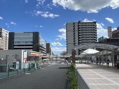 太田駅で伊勢崎線に乗り換え。駅前を歩いてみました。綺麗に整備されています。駅前にドンキホーテがありました。また、沿線にはスバルの大きな工場がありました。