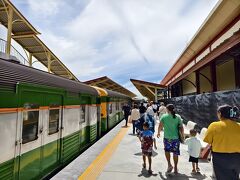 ナコンパトム駅