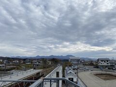 大石田駅に戻る
なんか階段があって登れた
そこからの風景