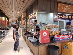 アマリンプラザ４階フードコート
ガパオライスを食べるつもりがクローズとのことで、こちらのお店で