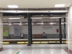 ホテルの最寄り駅のモナスティラキへ到着。