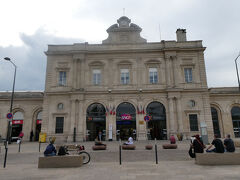 ランス駅です。
立派な駅舎は1858年の建造で、2011年以降、「２０世紀遺産 20th century heritage」として登録されているそうです。
