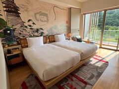 アサインされたのは犬山城ビューのツインの部屋。

写真を撮り忘れましたが、テラスがあってソファが置かれています。季節によっては、そのソファでゆったり寛げると思いますが、この時期は暑過ぎます。