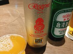 宿泊のリージェント台北
1階にあるレストランバーで
生演奏と生歌を聴きながら、不思議なビールを飲みました。リージェント限定の凍頂烏龍茶ビール
ビールとお茶が混ざってる！！