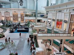 翌日、少しだけ台北101へ
高級ブランドと吹抜けな感じが
パリのギャラリーラファイエットのようで
素敵な空間♡