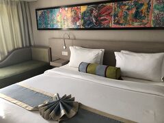 ウブドでのホテルです。
ウブドでは、観光を中心に考えているので町中にあり、寝れれば良いという事で1泊2人で８千円の部屋ですが、思いのほか素敵でした。