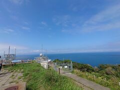 山の中はあんなにガスっていたのに、岬からは北海道が見えた！