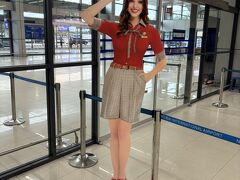 ベトジェット ーーーー怒
悪天候や機材繰りの影響か4時間近くの遅延。
前日のウェブチェックイン出来ないのはこの事だったのか？
でも、なぜかプライオリティの扱いで空港ラウンジが使えたのはまだ良かったが、本日のハノイの予定はなくなりましたー怒。