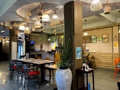 晩ご飯は、日本人向けのお店がたくさんあるタニヤのタイ料理店「Khow Hom」に行きました。時間が早かったせいか、空いていて、ゆっくりと料理を楽しむことができました。