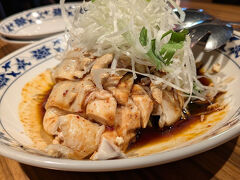 スタートは中華街　重慶飯店新館のランチから
お盆期間中で通し営業をしていたので、ゆっくり目の2時半頃来店

この時間でも席は7割ほど埋まっていた
