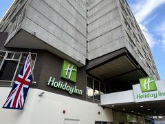 Warren Street駅から徒歩で今回の宿泊先に到着しました。
「Holiday Inn: London - Regent's Park」