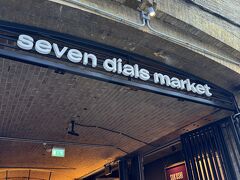 歩いてすぐにあるSeven Dials Market