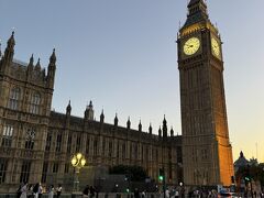 Westminster Bridgeを渡ってビッグベンを望む。
ロンドンに来た実感が湧いてきました。
本格的な観光は明日からです。