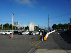 今回、成田集合が８時５分ということで、電車での移動だと沼津からでは、ギリギリ間に合わないので、成田で駐車場を利用しました。１０日間で１万円ちょっとでした。