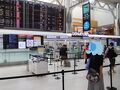 ◆8/11（日）：初日
・成田→コロンボへ：スリランカ航空UL455便（11:35発→17:25着、遅れあり）

　都内の自宅を7:00前に出発し、マイカーでいつもの駐車場へ。集合時間の9:05より早く9:00前には団体カウンターに到着。添乗員はいないツアーなので、eチケットを受け取り、自身でチェックインの列に並ぶ。11:35発の予定が11:25に変更になっているので、早めにチェックインできて良かった。お盆休みなのに空港は全く混んでいない。