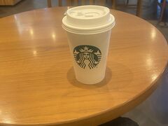 JR奈良駅に戻って来ました。リムジンバスの時間まで、スタバで待ちます。