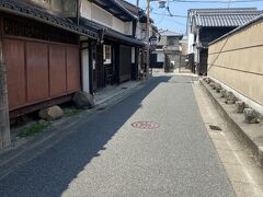 おしゃれなカフェやお店、普通の住宅もあって歩いてるだけで楽しいですね。ランチでもしようかと思ってましたが、朝ごはんを食べ過ぎて断念…。