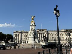 「Queen Victoria Memorial（クイーン ヴィクトリア記念碑）」