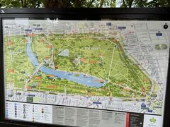 バッキンガム宮殿の裏手に出されましたので、そのまま「Hyde Park」を散策することにしました。