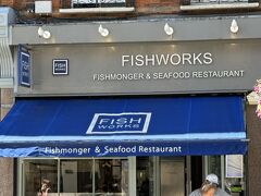 昨晩ピカデリーサーカスでふられたFishWorksの別の店舗がホテル近くにありました。
昨日寄った「Daunt Books」の並びでした。
ロンドン最後の食事をこちらでいただくことにしました。