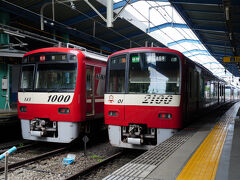 東側にある引橋入口から出て、近くの引橋バス停に向かう。少し待ってやって来たバスに乗ると、冷房の涼しさに、ひと心地が付いた。しかし、気分の悪さは収まらず、三崎口駅のコンビニで冷たい水を補給。12時8分発の快特の指定席に乗り、帰ることにする。何とか家に辿り着いたが、その後、軽度の熱中症とわかった。