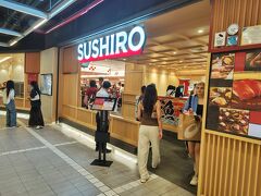 今日の昼食は、孫娘が大好きな「スシロー」セントラル・ワールド店です。