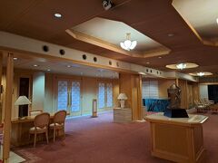 2泊お世話になったホテル中村屋。
部屋で朝食を食べ終わったら（前日の昼食用に買っておいたパン）チェックアウトします。
なにより、きれいな檜のお風呂が気持ちよかったです。