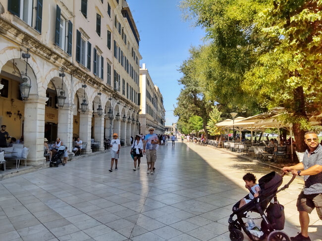 『金融破産の旅・ギリシャ縦断15日間：7日目～ケルキラ島No.1ビーチ、パレオカストリッツァに行く～』ケルキラ島(ギリシャ)の旅行記・ブログ