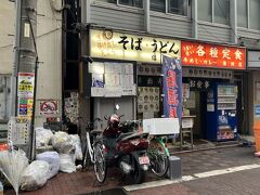 ６：２０開店の信濃路
今日は一便じゃないから食べてます