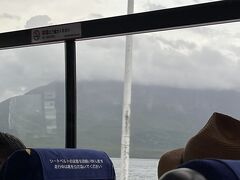 　桜島も上には雲がかかって見えません。