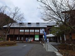 「道の駅 木曽ならかわ」はまだ準備中だったけど、トイレあり。
