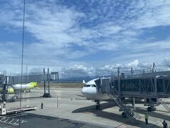 中国映画を一本半見た所で関西空港到着。