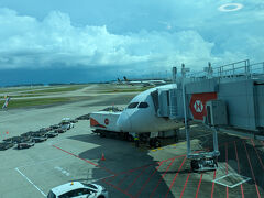 １６：４０（日本時間17:40）
チャンギ国際空港に到着。