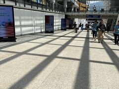 無事に到着できましたが入国審査にめちゃくちゃ時間が掛かりました。

