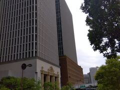 レンガ造りはダイビルだろうと思ったらその通りだった。手前が別館、奥が本館。内幸町のダイビルはどうなっているのだろうか？