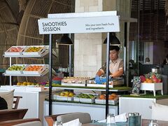 この日もStarfish Blooで朝ごはん。

スムージーは言えばオリジナルを作ってくれます。