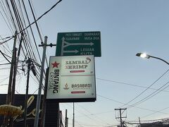 歩いて10分程度、サンバルシュリンプというお店に。