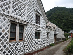 立派ななまこ壁の続く路地。松崎の宣伝でよく紹介されている場所だと思います。